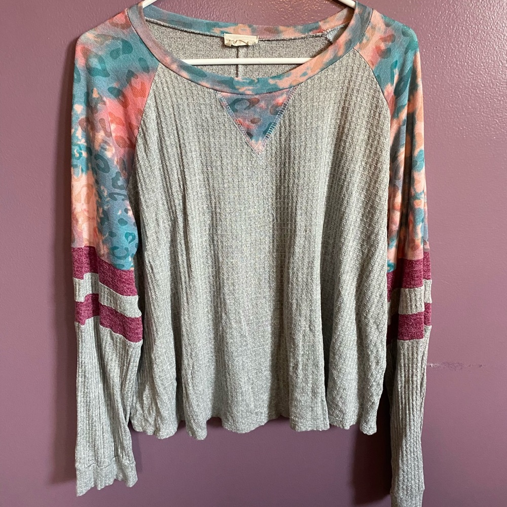 Cute long sleeved shirt.